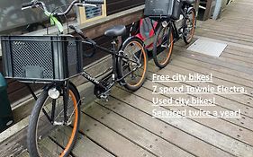 Houseboat Apartment With Water Terrace, Free Parking, Free Bikes & Fast Wifi