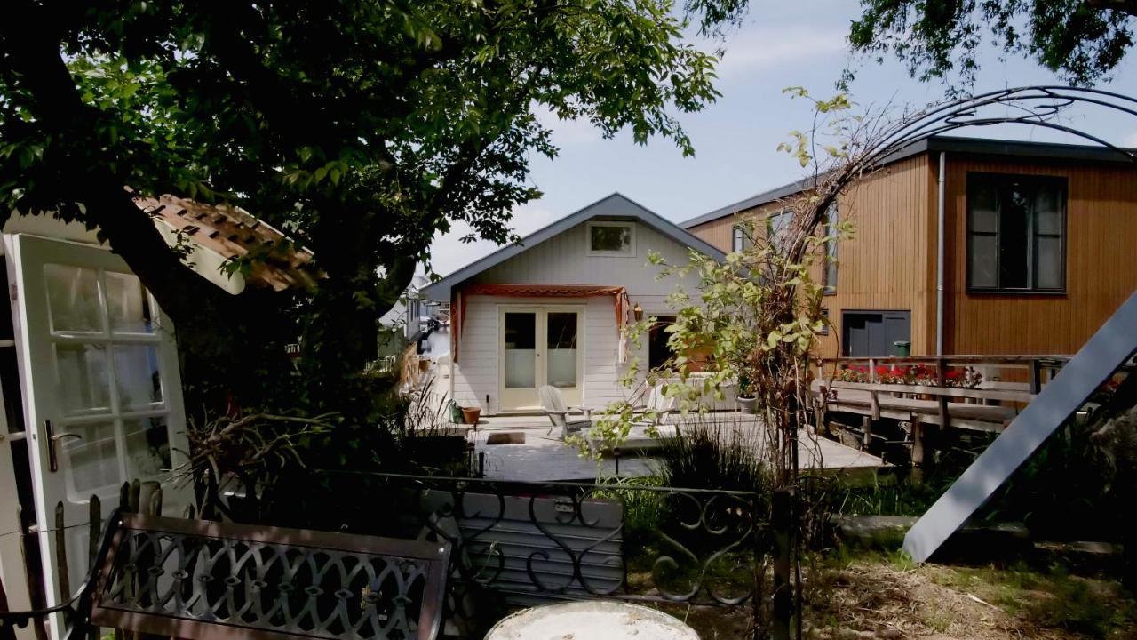 Houseboat Apartment With Water Terrace, Free Parking, Free Bikes & Fast Wifi Amsterdam Exterior foto
